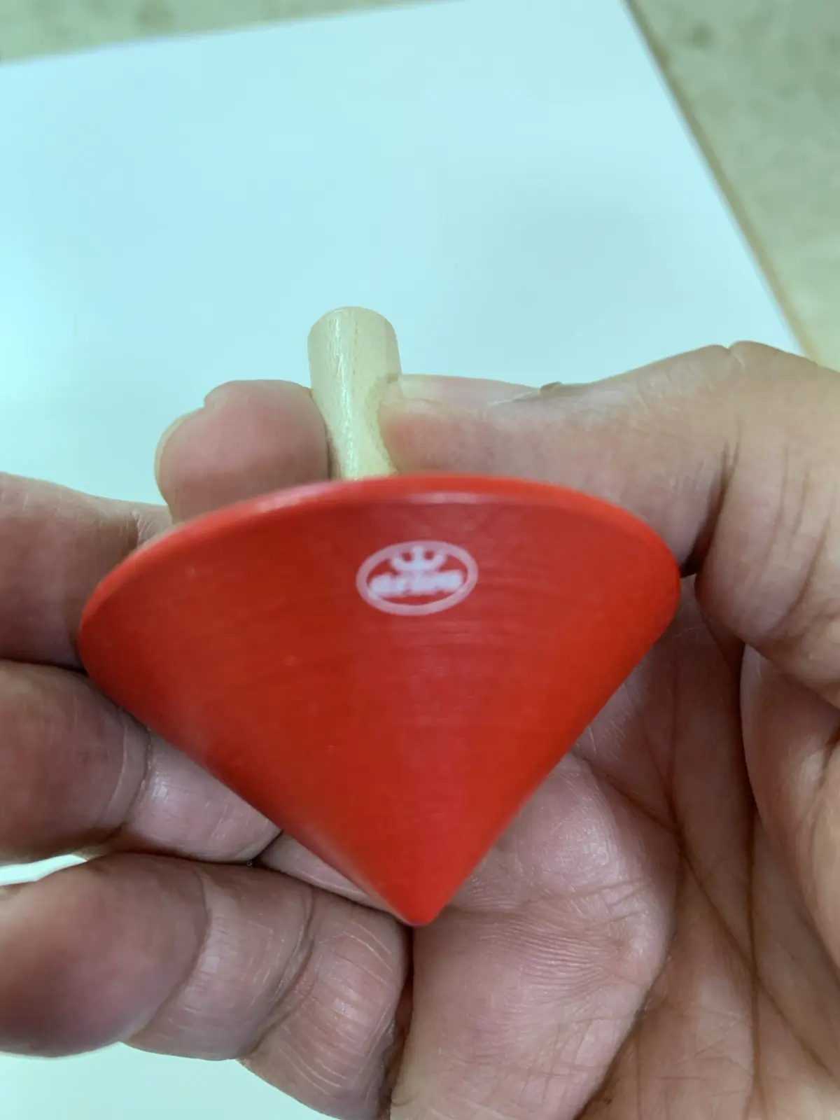 סביבון תעתועי ראיה אדום מצ'כיה