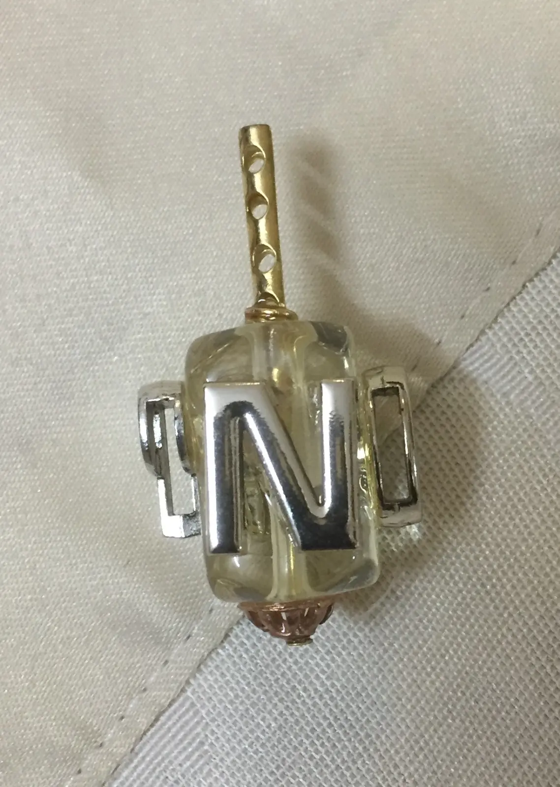 סביבון חרוז עם כיתוב N,G,H,P