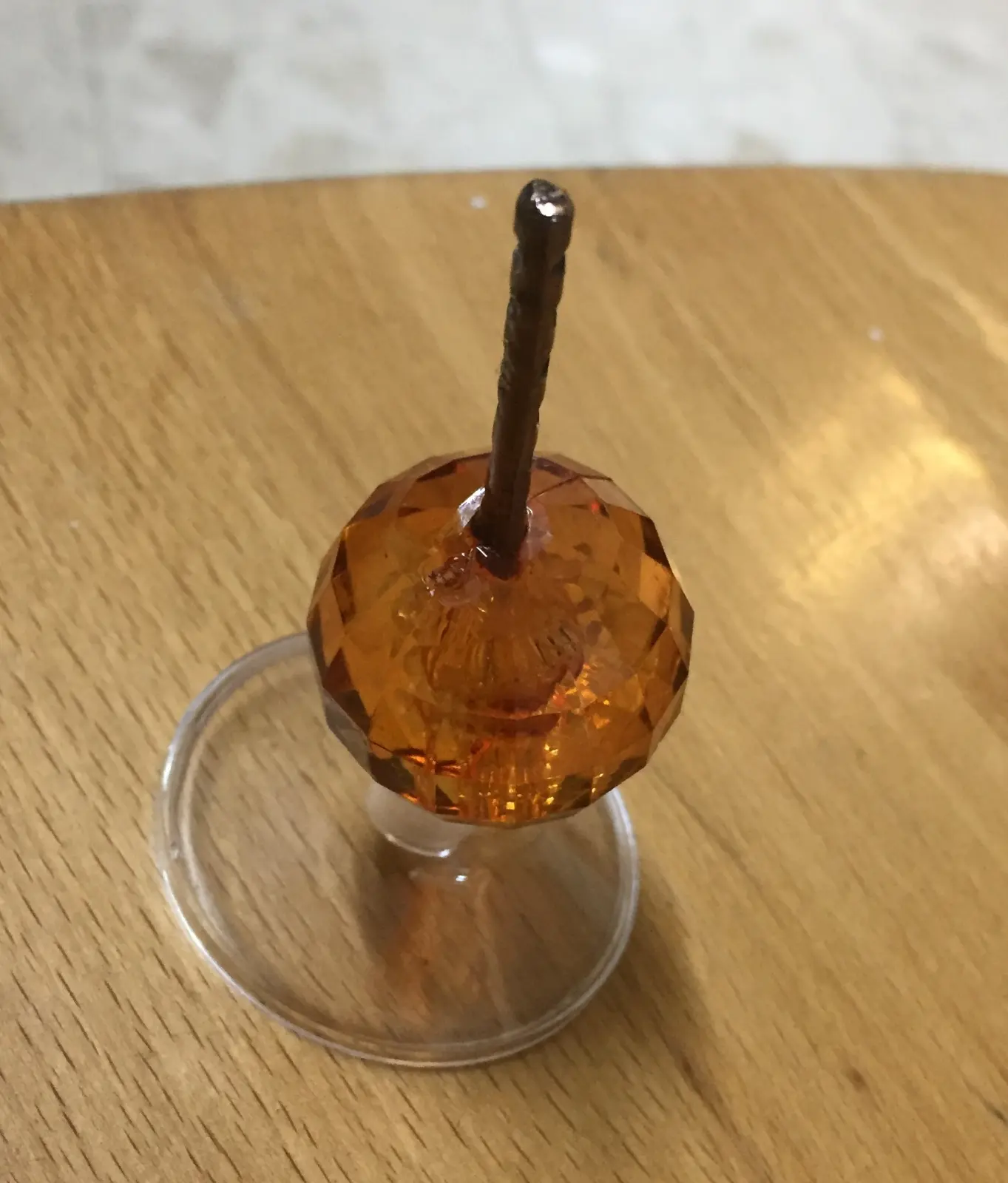 סביבון חרוז בצבע ענבר