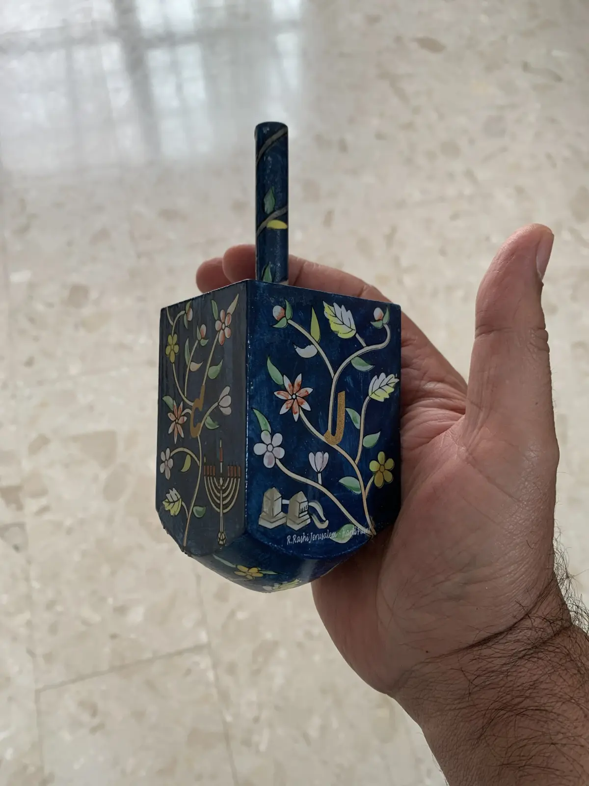 סביבון עץ  של קראשי