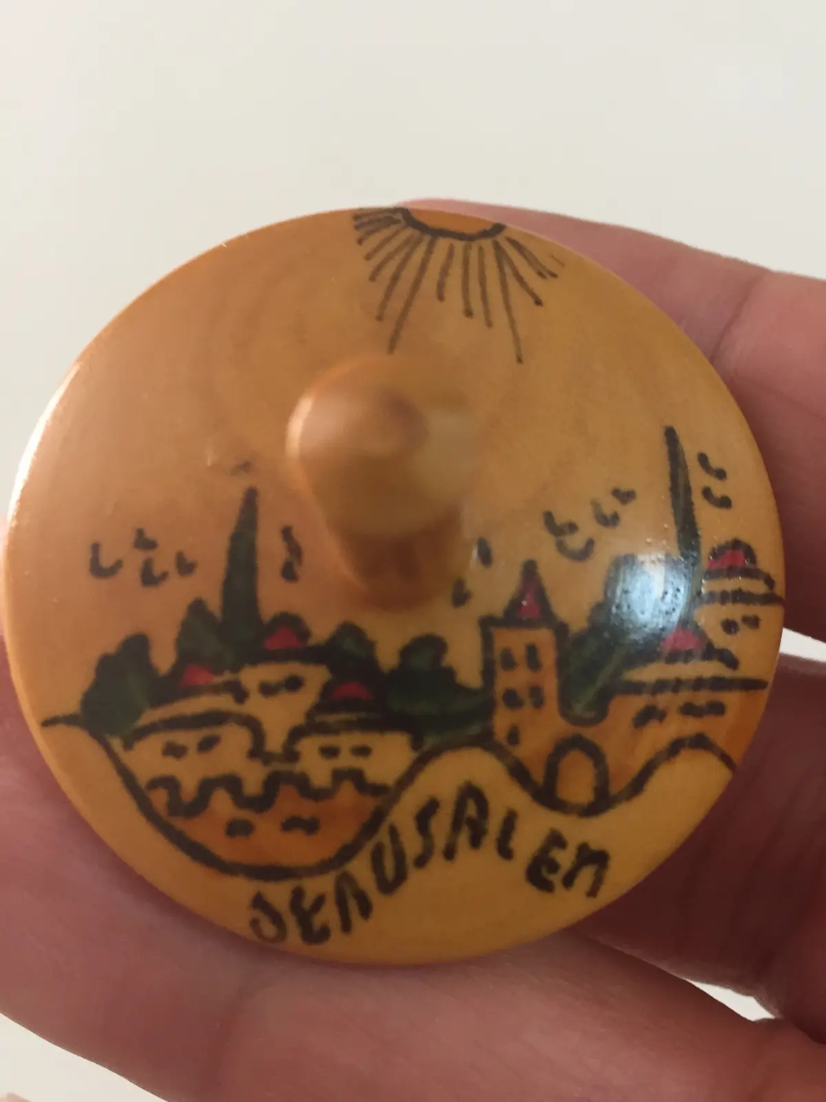 סביבון עץ זית כנראה של בצלאל
