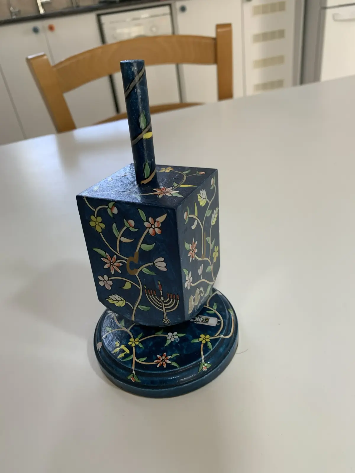 סביבון עץ  של קראשי