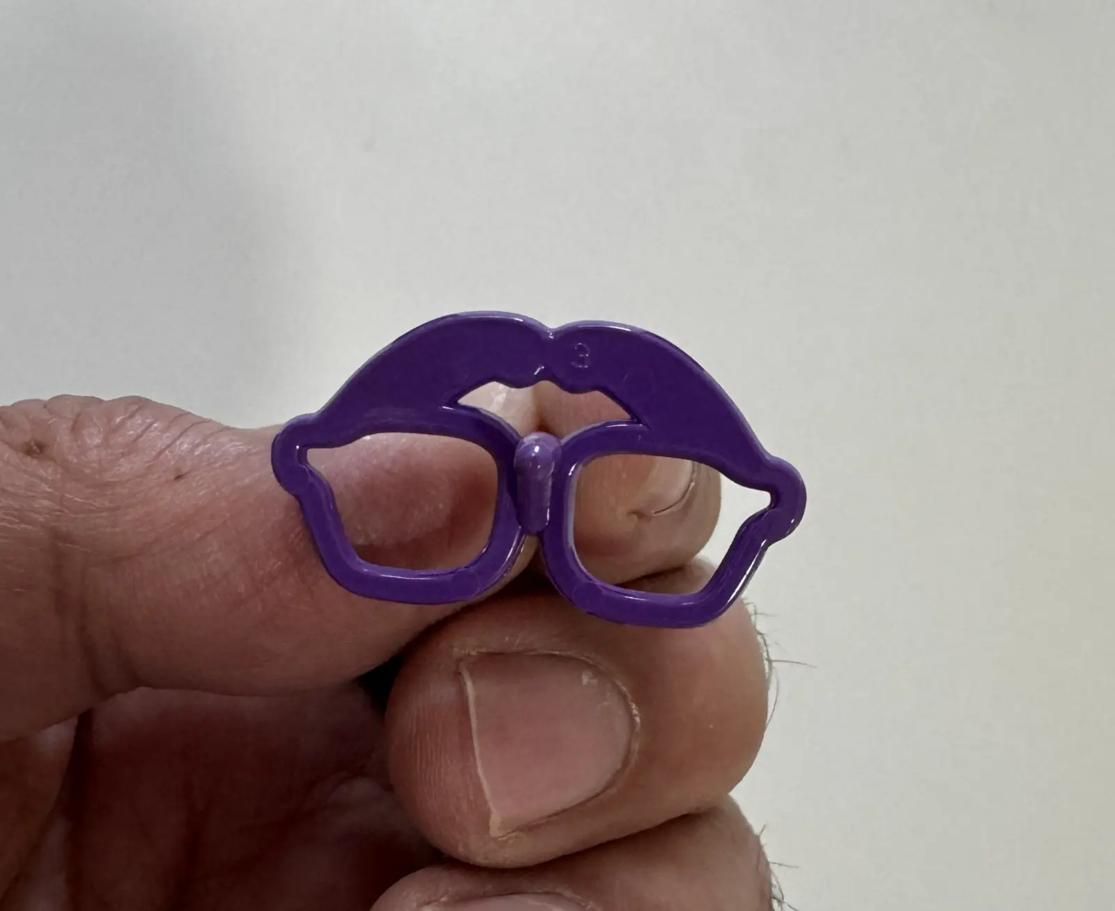 סביבון משקפים מביצת ההפתעה של קינדר